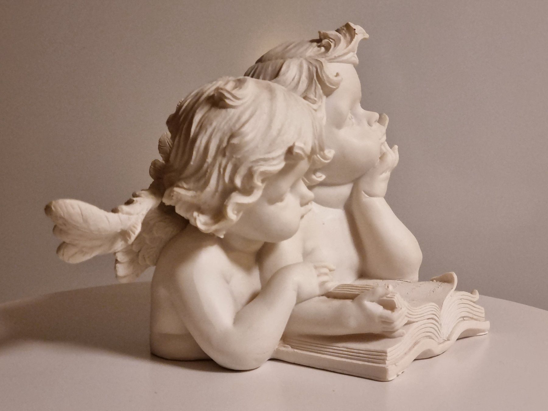 Sculture & Statue: Engel-Figur mit Buch, Vintage Deko – Usato da Scharnachtal venduto da devin03 9