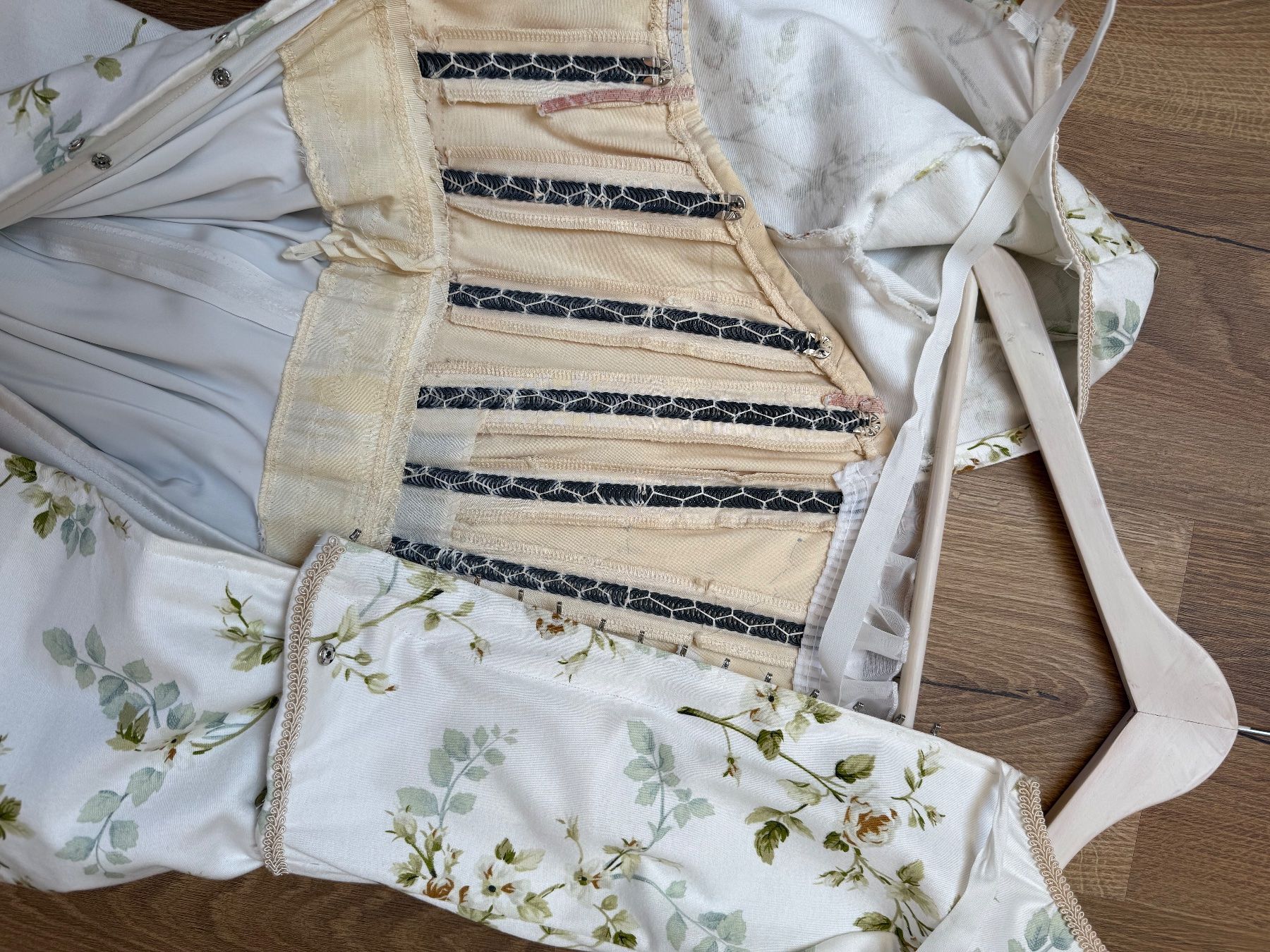 Costumi: Kleid Barock/Rokoko Kostüm – Usato da Oberwil BL venduto da zoeamrein 3