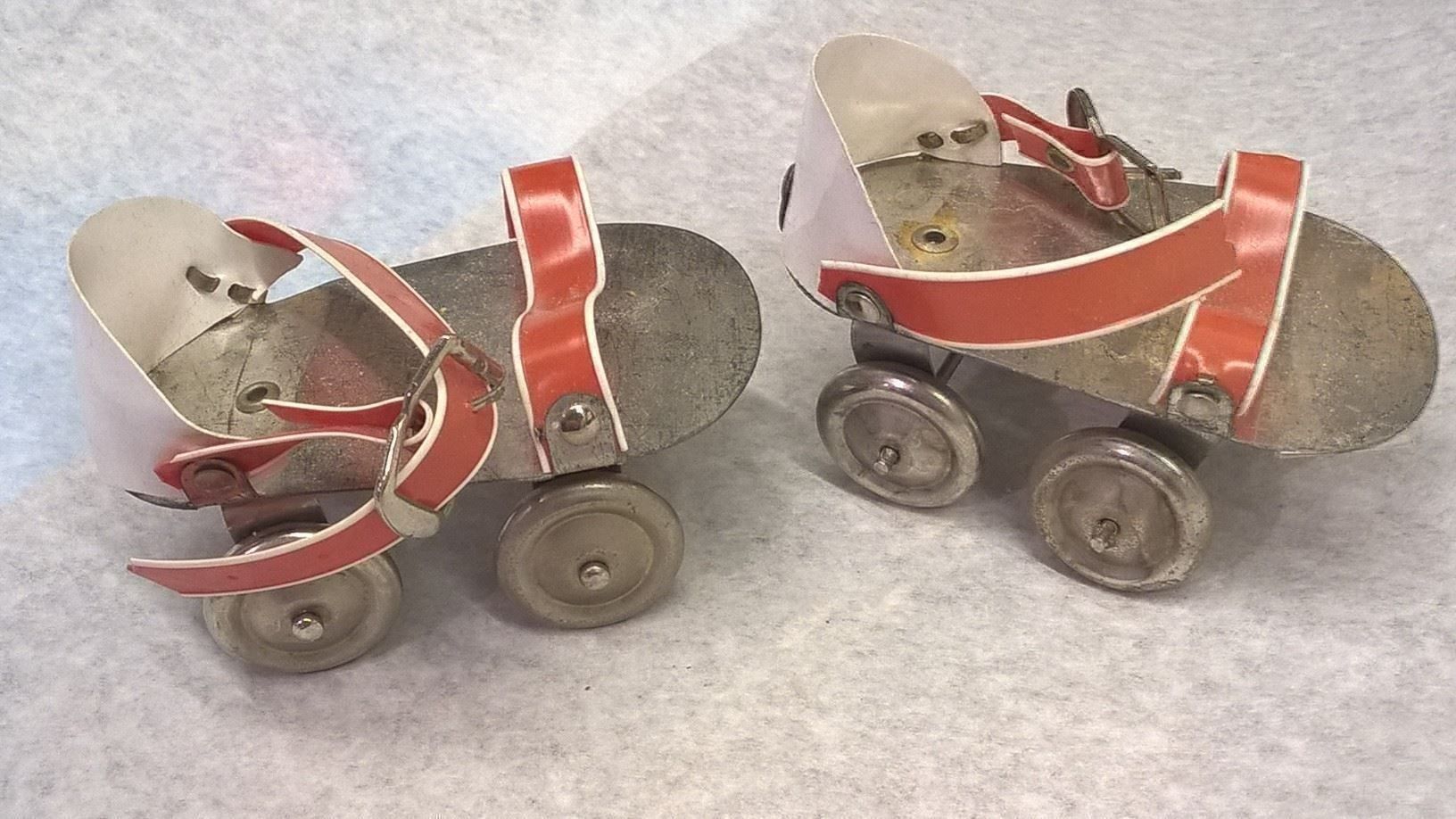 Giocattoli: Puppenrollschuhe, original 50 iger Jahre – Usato da Rheinfelden venduto da Cleopatra2000 1