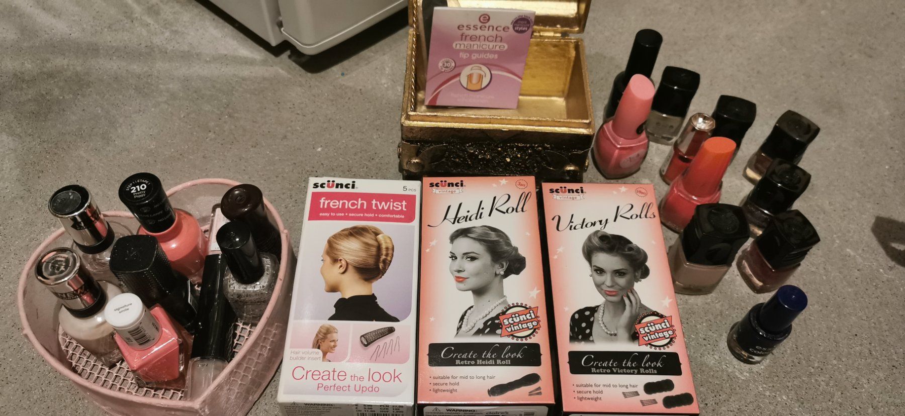 Make-up: Kosmetik-Set: Nagellack, Lidschatten, Schmuckschatulle usw. – Usato da Gunzgen venduto da 0Aurin0 1