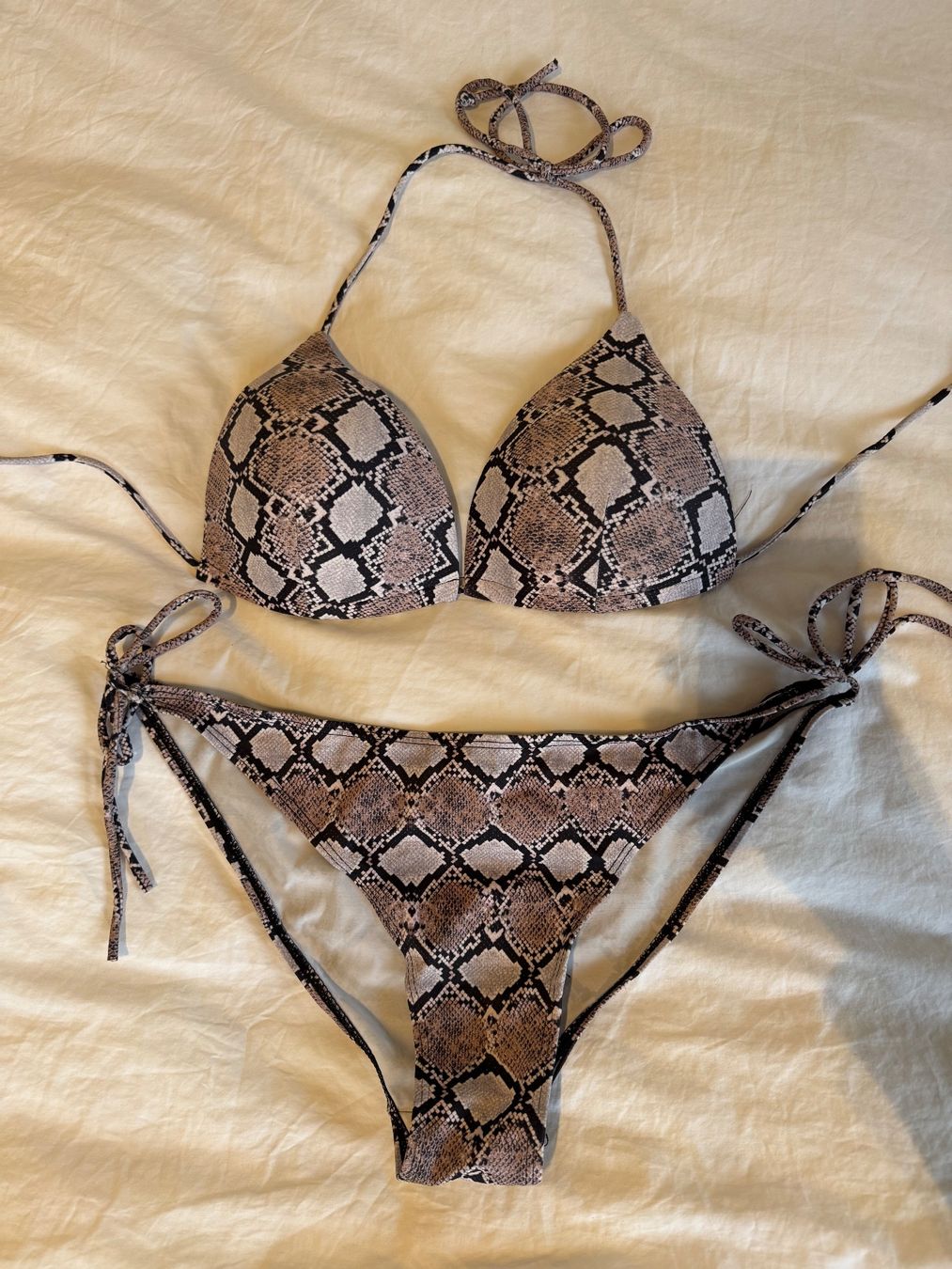 Costumi da bagno & Bikini: Bikini (C Cup) - Missguided – Usato da Denens venduto da sar_5wlm