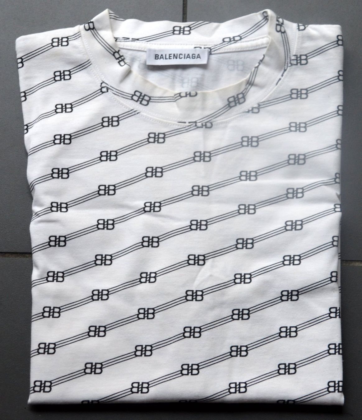 Balenciaga T-shirt: T-Shirt Balenciaga L – Usato da Collonges venduto da Auganien 4