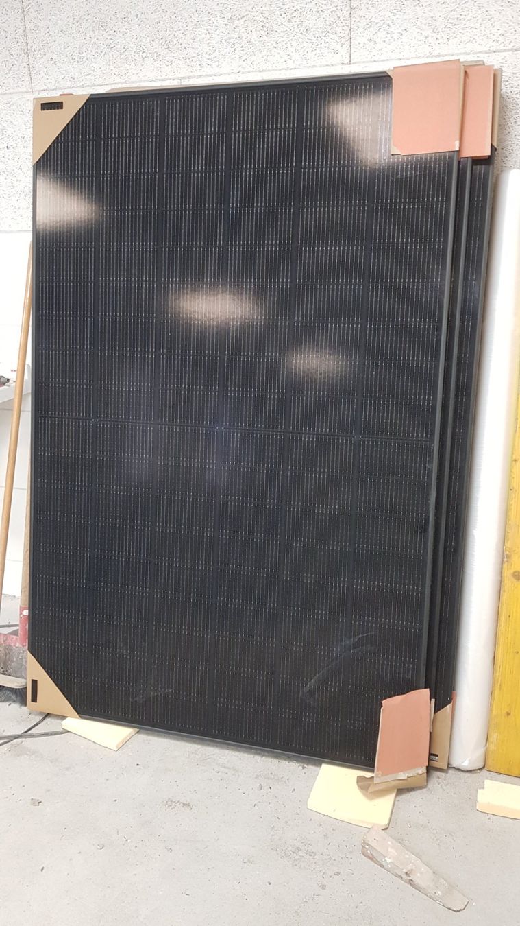Dispositivi a energia solare: Solarpanel / Solarmodul 410Wp – Nuovo e nell'imballaggio originale da Näfels venduto da BonFra