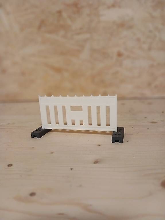Kits de montage: Absperrung mit sockel 1:14 – D'occasion à Eichberg par luk_6sxq