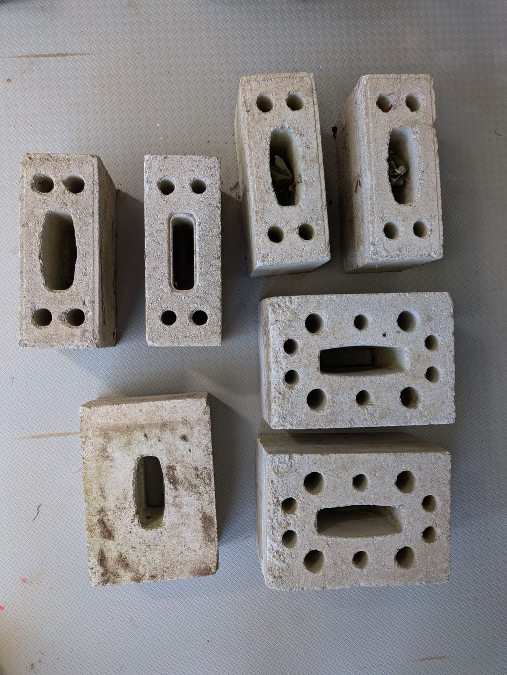 Zäune: 7x Zaun und Pfosten Fundamentstein – Gebraucht aus Hochfelden von rub_rnw5