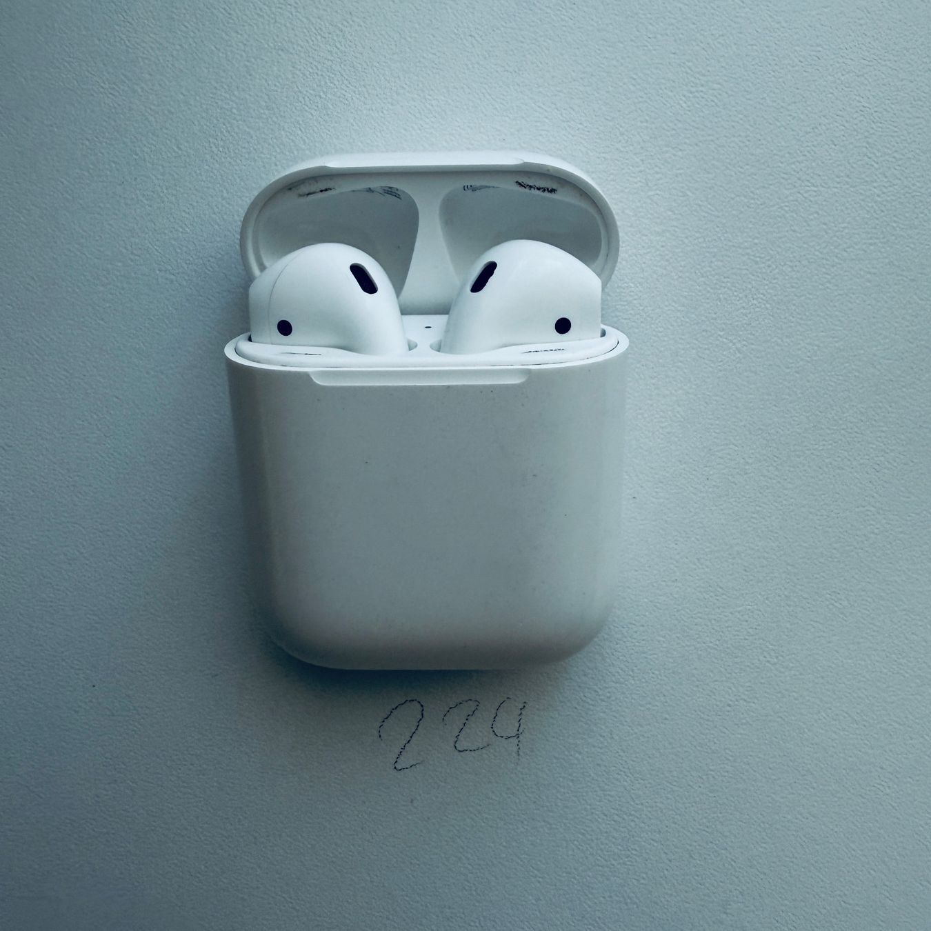 Apple Cuffie: Original Apple AirPods 2 Gen. Wireless Kopfhörer & Case – Usato da Basel venduto da MY.AIRPODS.SHOP