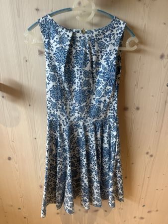 Hübsches Kleid