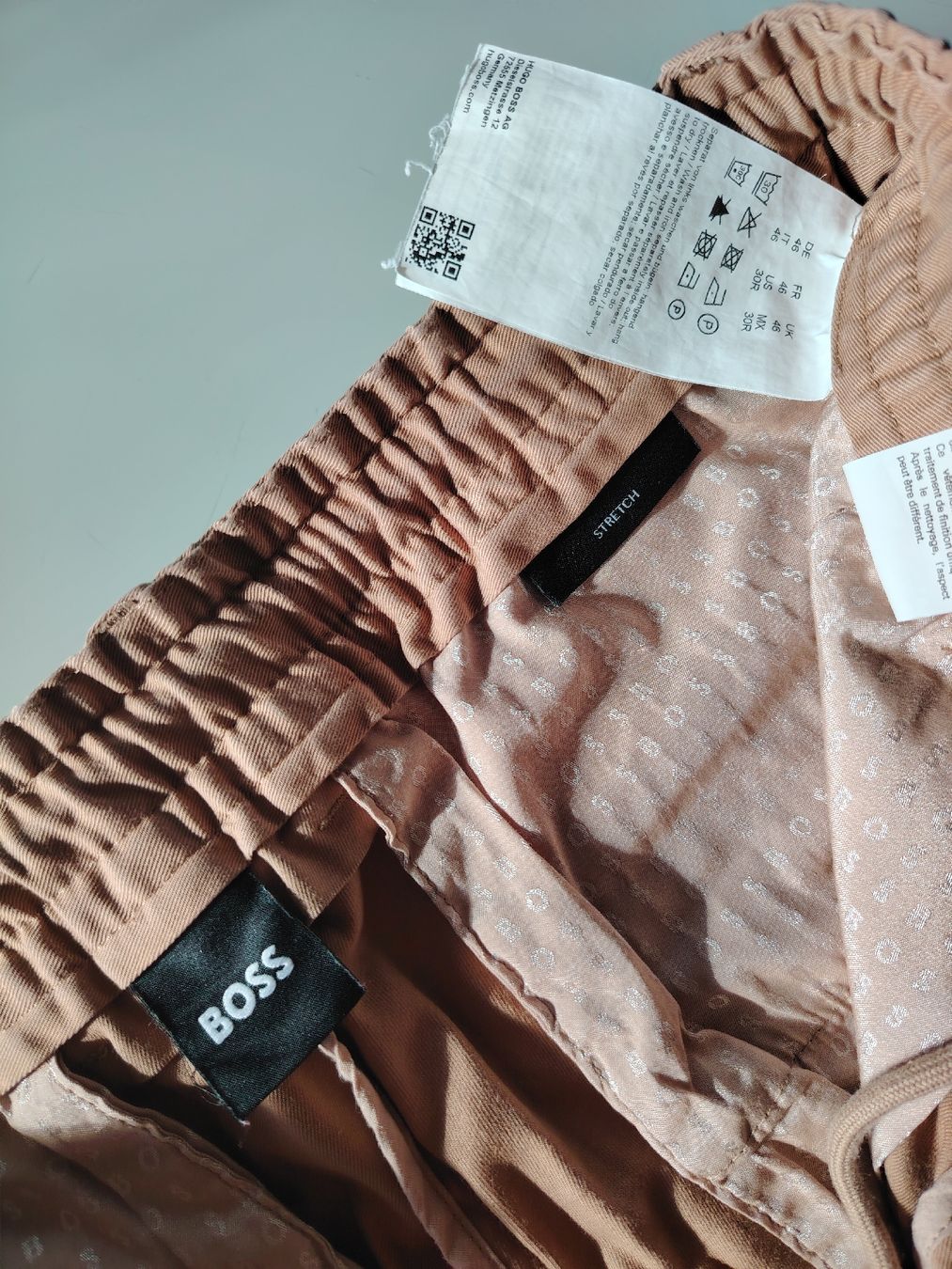 Hugo Boss Pantaloni: Pantalon Hugo Boss, taille 46 – Usato da Penthalaz venduto da Fever1 2
