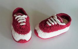 Baby-Halbschuhe rot-weiss gehäkelt_21. Fusssohle 12 cm.