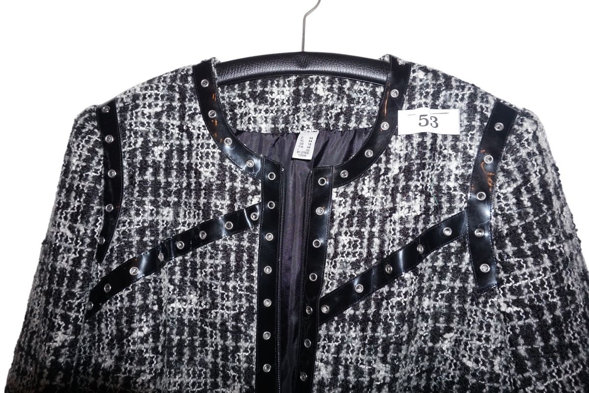 Costumi: 2 Teiler schwarz/weiss mit boucleeffekt – Usato da Horw venduto da fio_9n92 1