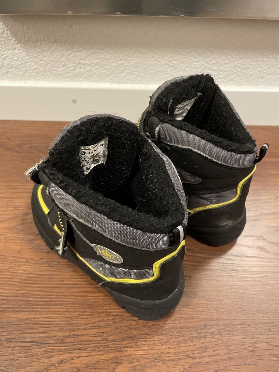 Scarpe per ragazzi: Alpine Pro KIbbi Winterstiefel Size EU28 – Usato da Uznach venduto da Player6 1
