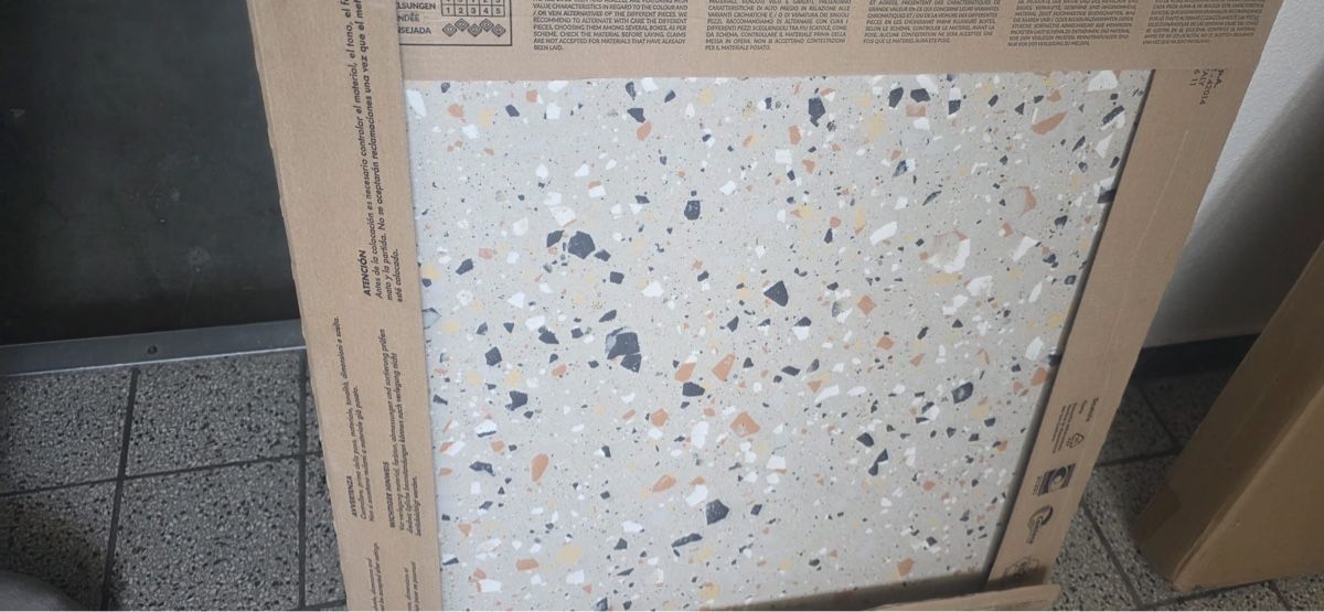 Bodenbeläge: Granitplatten grau 33St. 60x60cm neu – Neu und originalverpackt aus Baar von Vili7
