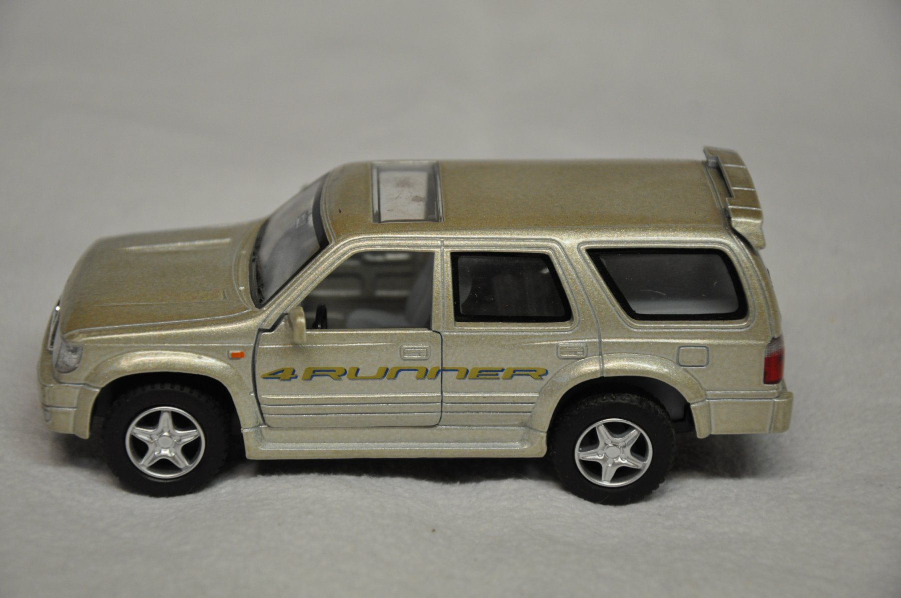 Toyota Modellini d'auto: Toyota 4 Runner – Usato da Ebnat-Kappel venduto da Aallerlei