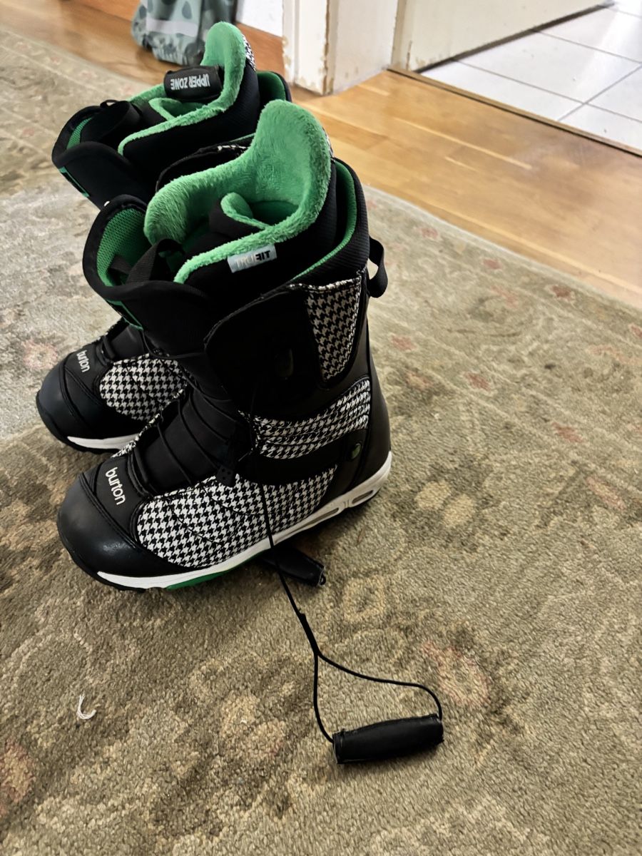 Scarpe da donna: Snowboard boots Burton black white pattern good condition – Usato da Zürich venduto da Maillekeule