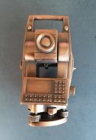 Leica TPS1100 Aussteller Modell aus Kupfer