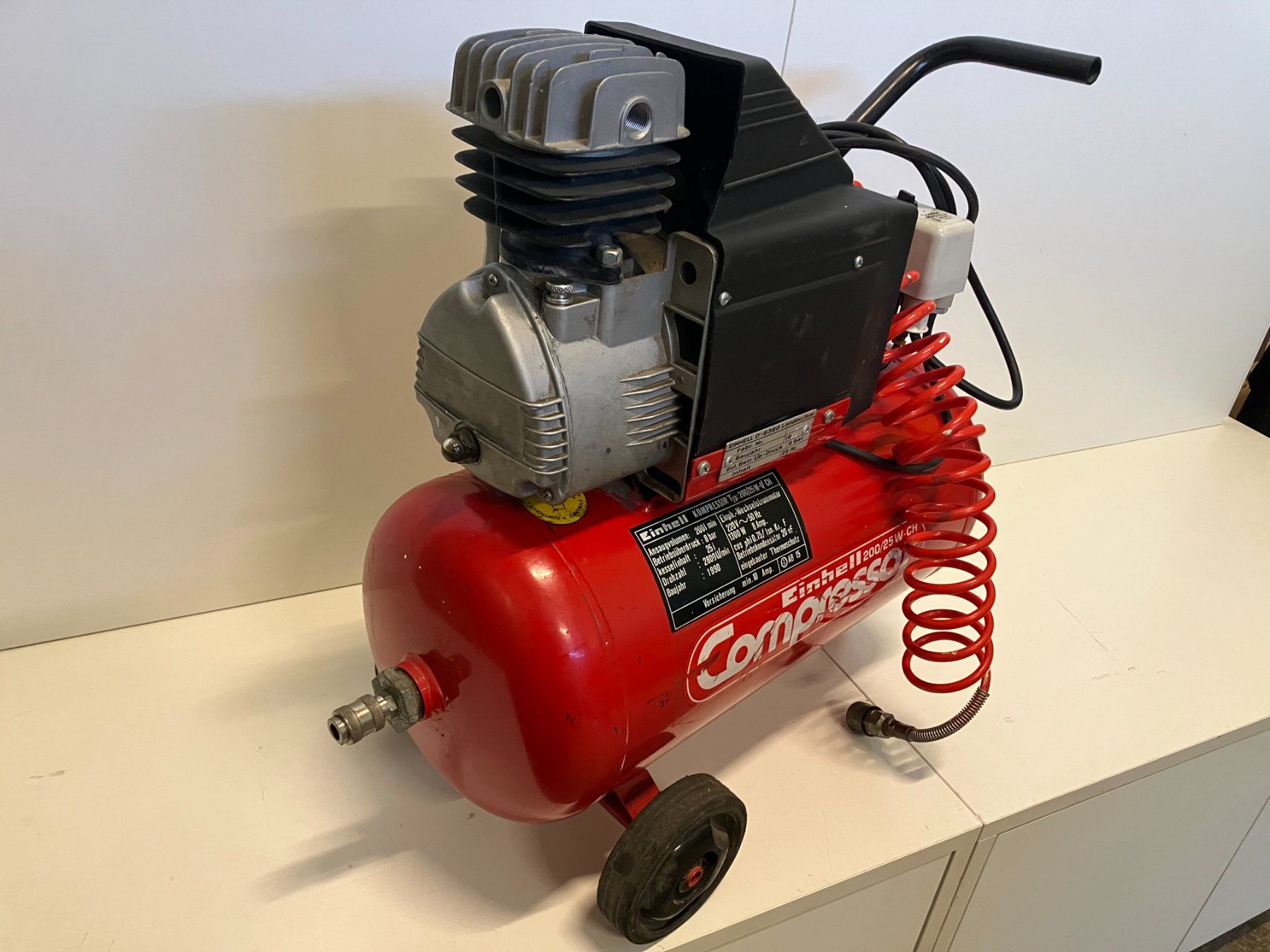 Einhell Compressori: gebr. Einhell Luftompressor 200/25W-CH ab 1.- – Usato da Lichtensteig venduto da Buy24International 2
