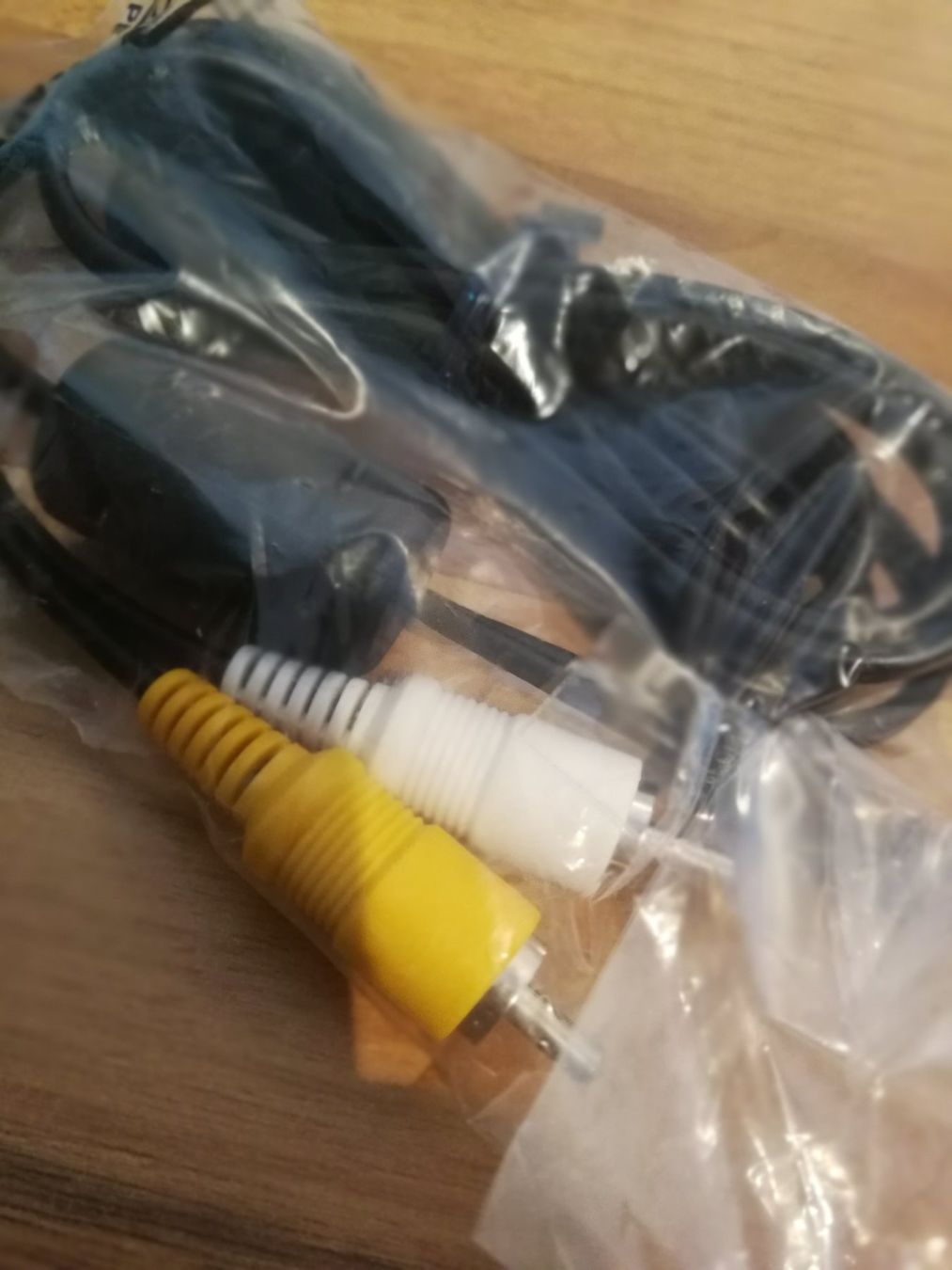 Cavi: AV-Kabel mit Mikro-HDMI Anschluss – Nuovo e nell'imballaggio originale da Zürich venduto da Dual-Input 1