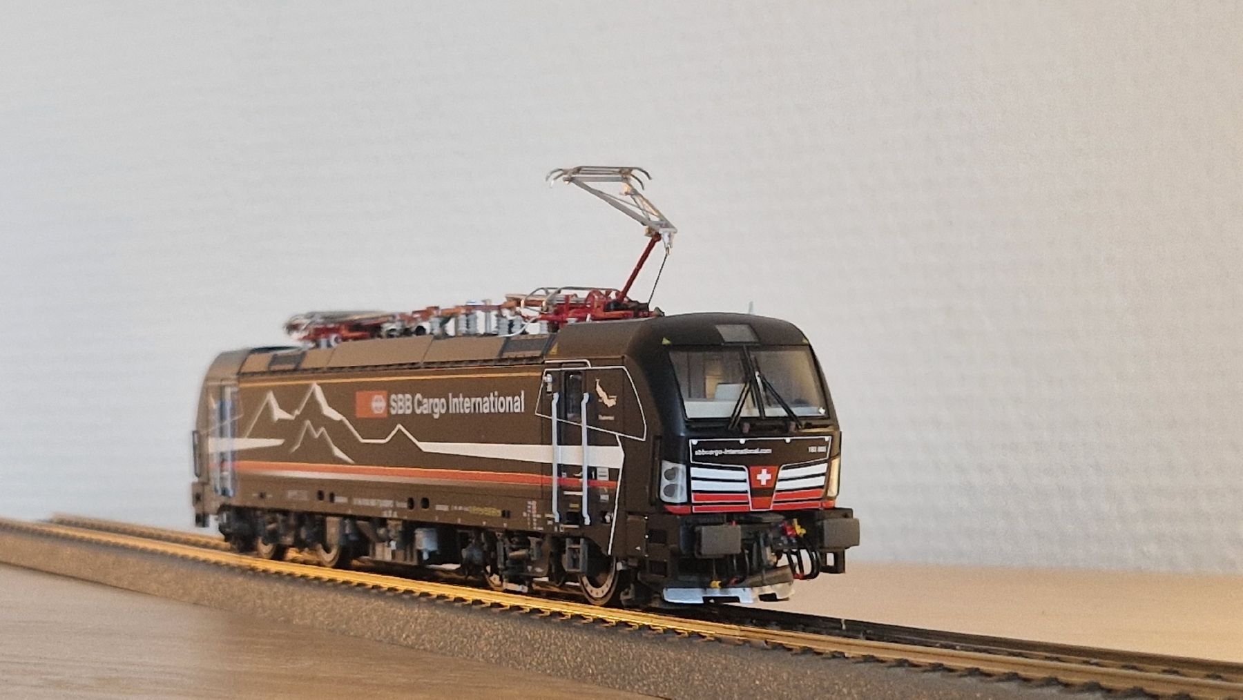 LS Models Modellini di ferrovie: LS MODELS 97997 DC: Vectron Br193-665 SBB Cargo Inter.  – Nuovo (secondo la descrizione) da Lausanne venduto da Greg755 1