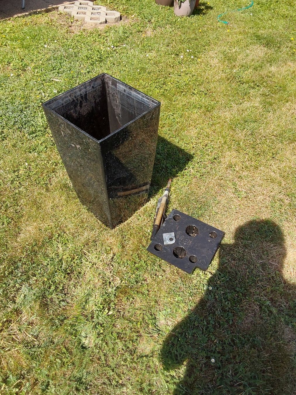 Vasi per fiori: Grand pot de fleurs noir élégant – Usato da Brügg BE venduto da rup_p6cw 1