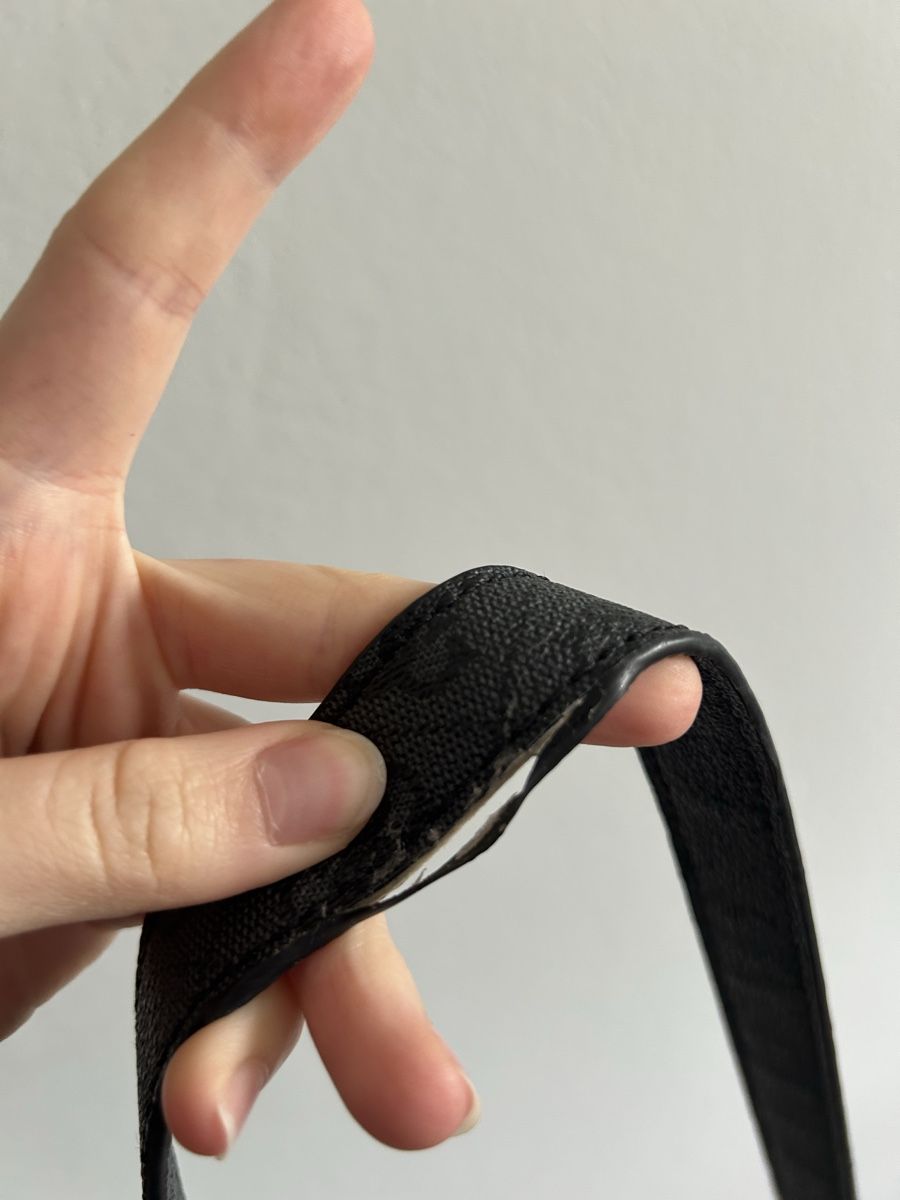 Guess Taschen für Damen: Umhängetasche Guess schwarz  – Gebraucht aus Uzwil von gab_2kx8 3