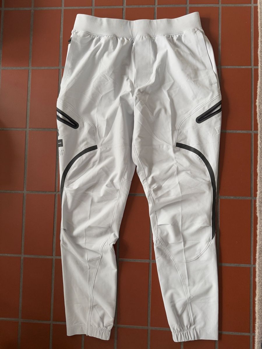 Under Armour Pantaloni: Under Armour Trainerhose Gr.L – Usato da Zürich venduto da JOD213