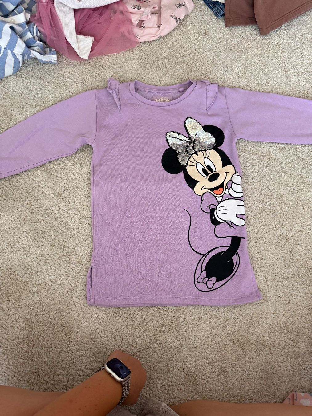 C&A Maglioni & Felpe: Mädchen Pullover Minnie Mouse Lila Grösse 104 – Usato da Embrach venduto da vas_fky8 1