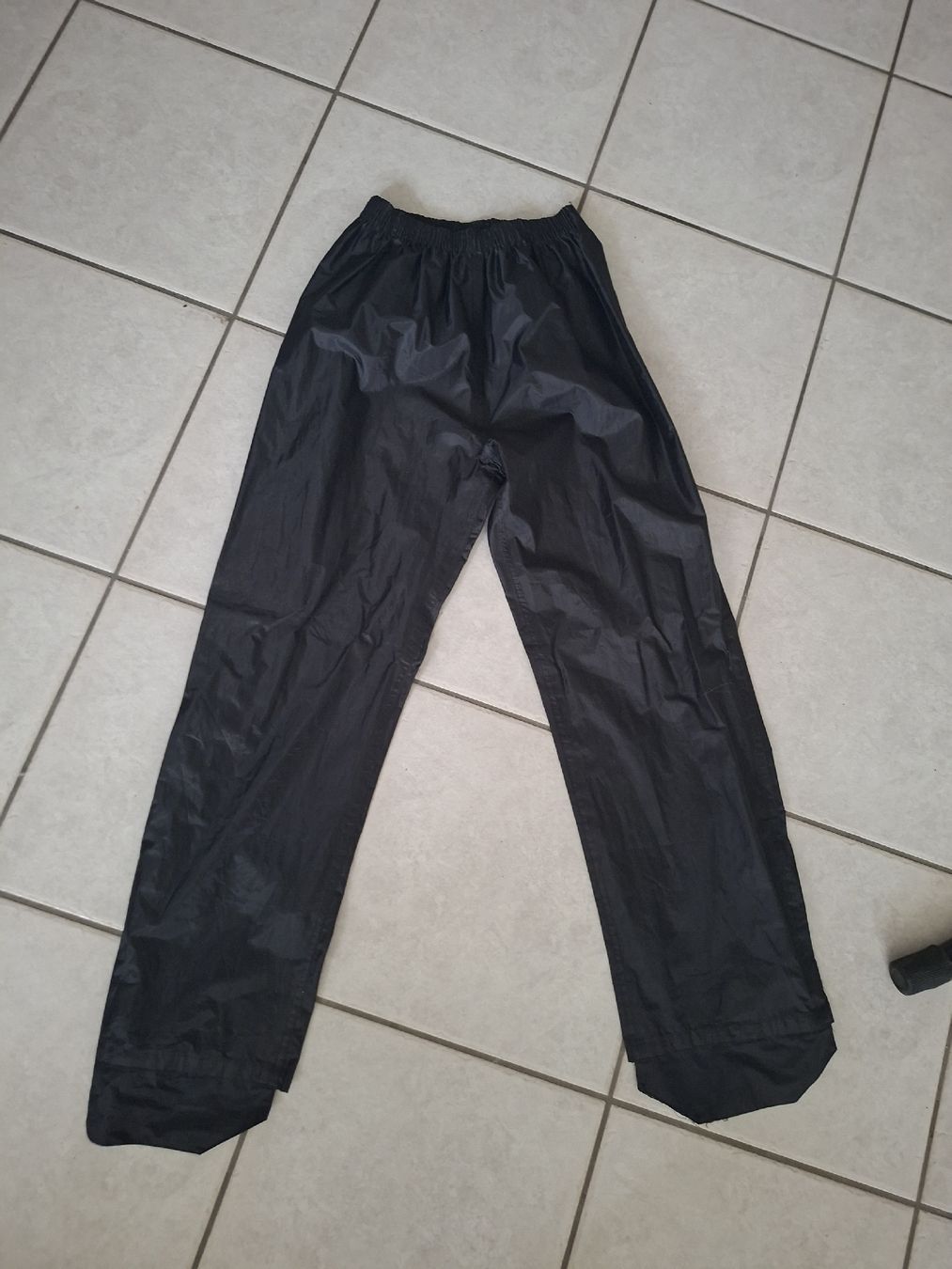 Pantaloni: Regenhose ralka gr 176 – Usato da Thun venduto da Thun67