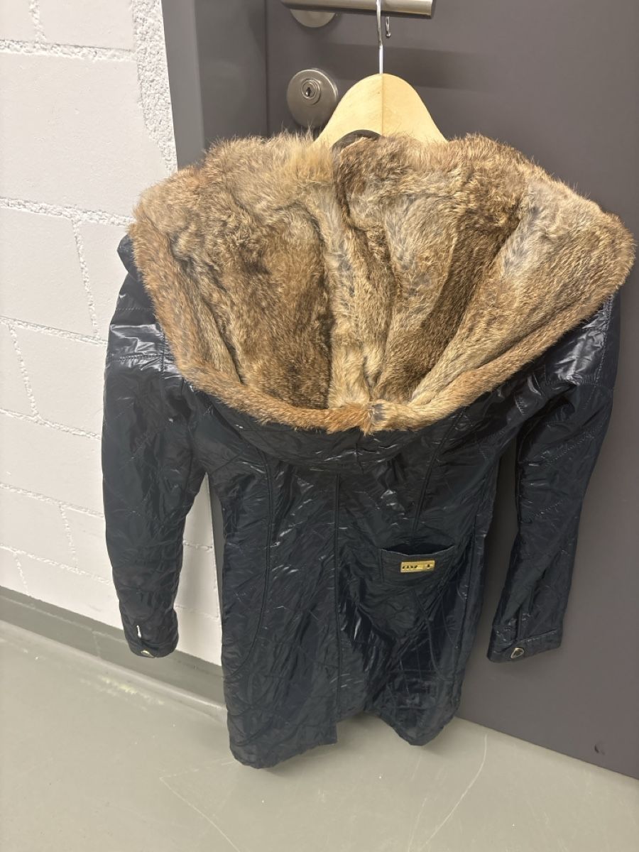 Cappotti: MET Unique Winter Padded Jacket with Fur Collar, Size M – Nuovo (secondo la descrizione) da Uitikon Waldegg venduto da JanicaGe 2