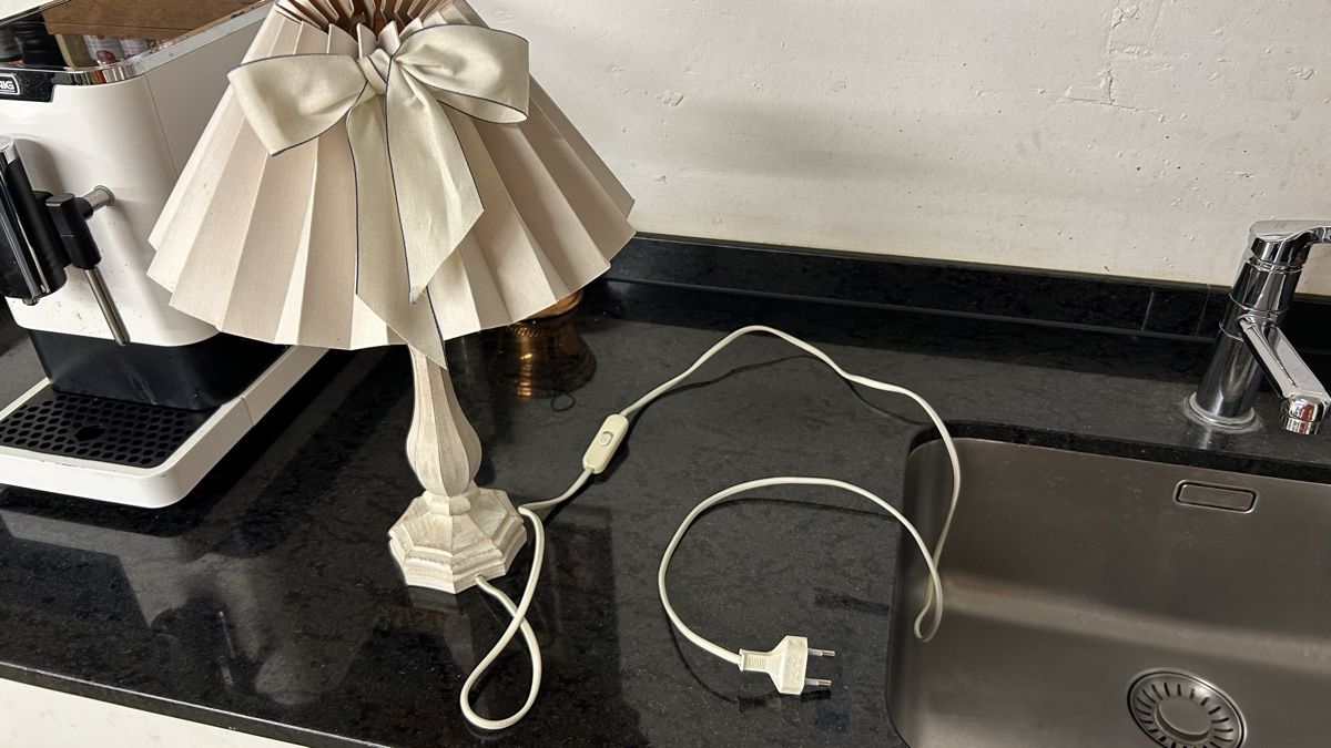 Lampen: Hübsche Nachttischlampe Création V. PIERRE Belgien – Gebraucht aus Rottenschwil von Yoshiworks 7