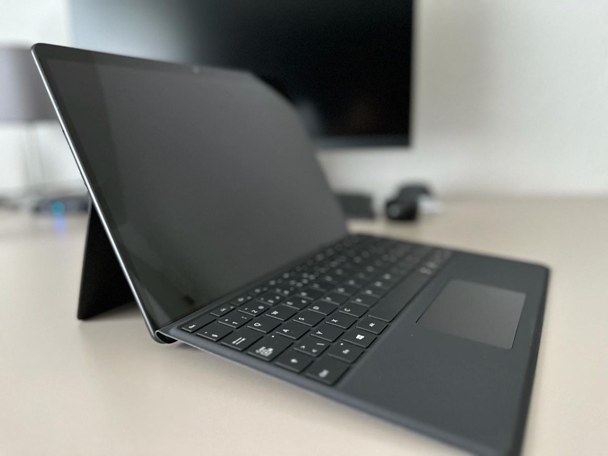 Microsoft Notebook: Microsoft Surface Pro X (i5, 16GB, 256SSD) Win11 – Usato da Herrliberg venduto da giovin90