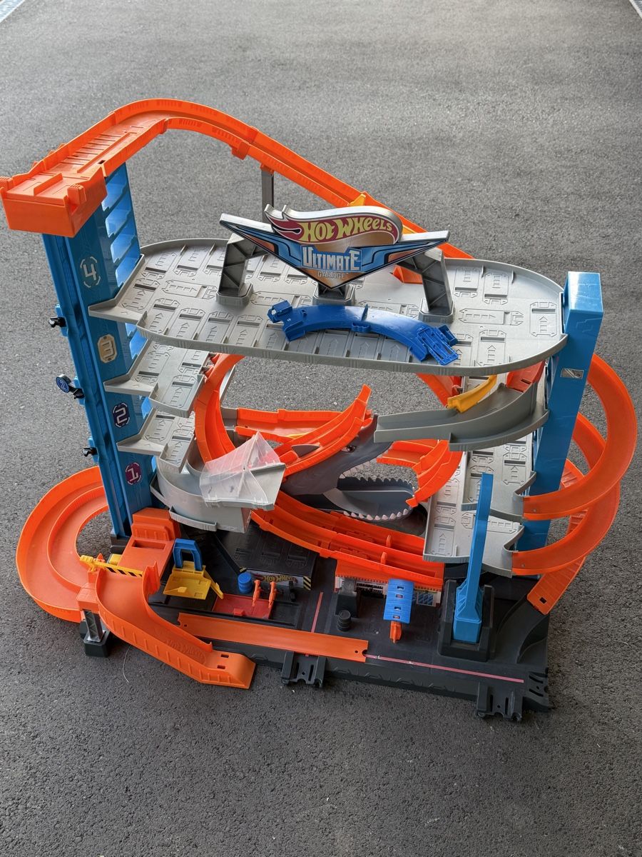 Hot Wheels Giocattoli: Hot wheels garage  – Usato da Zürich venduto da maricampos