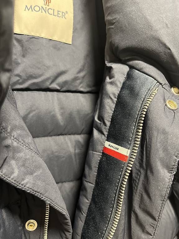 Moncler Giacche: Moncler, leichte Daunenjacke – Usato da Chur venduto da sonicservice