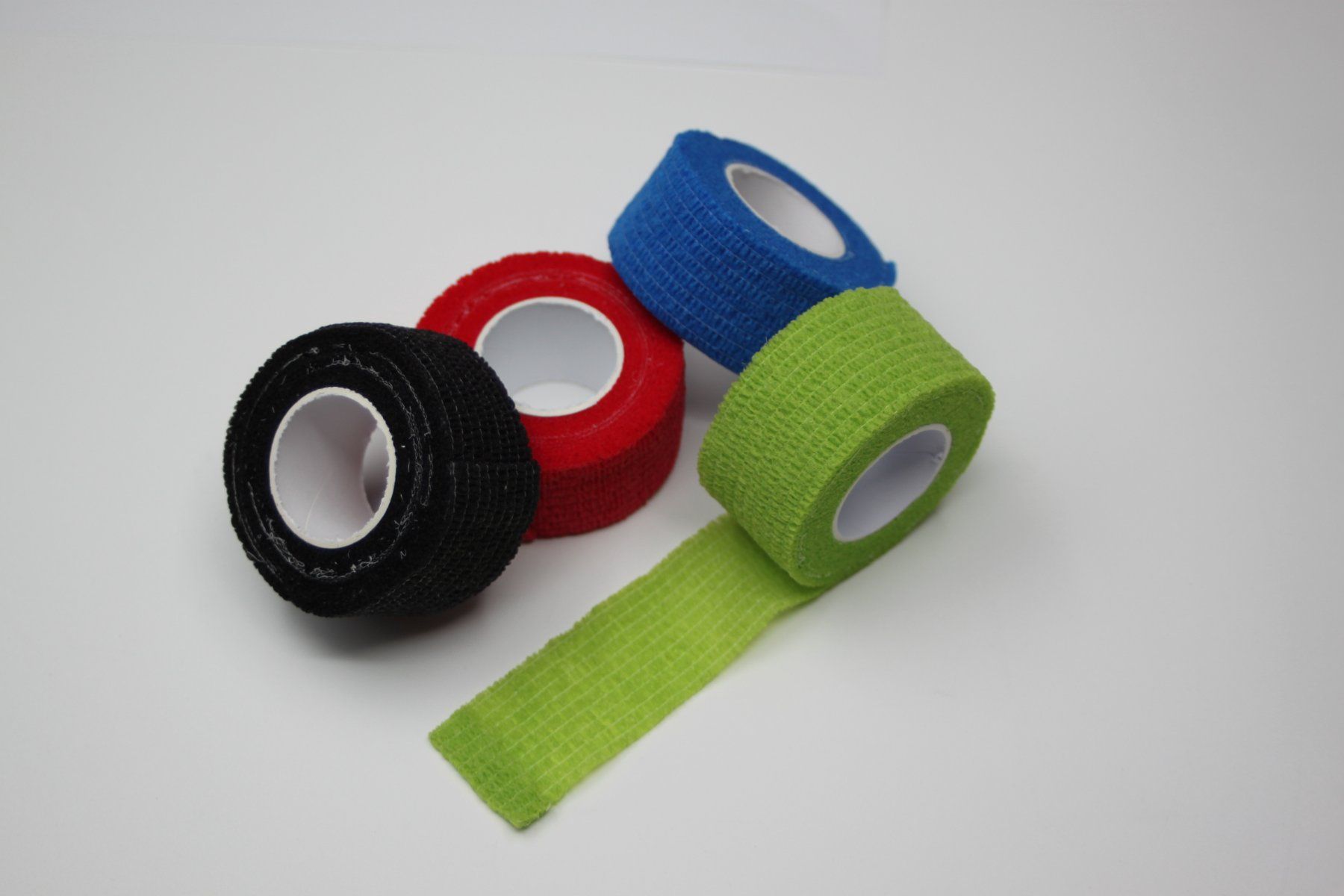 Verbandkästen: 4 Rollen Selbsthaftende Pflasterverband Tape – Neu und originalverpackt aus Lömmenschwil von ritalin01