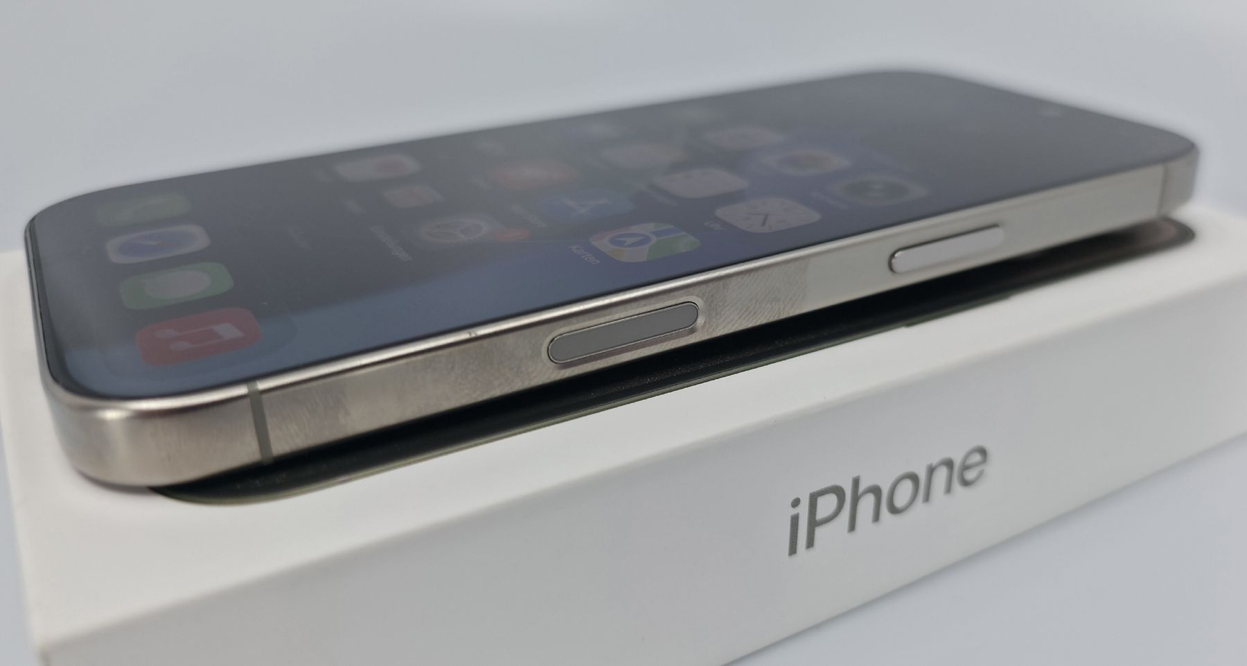 Apple Telefoni cellulari / Smartphones: iPhone 16PRO - 128GB – Usato da Hildisrieden venduto da Kuwai14 1