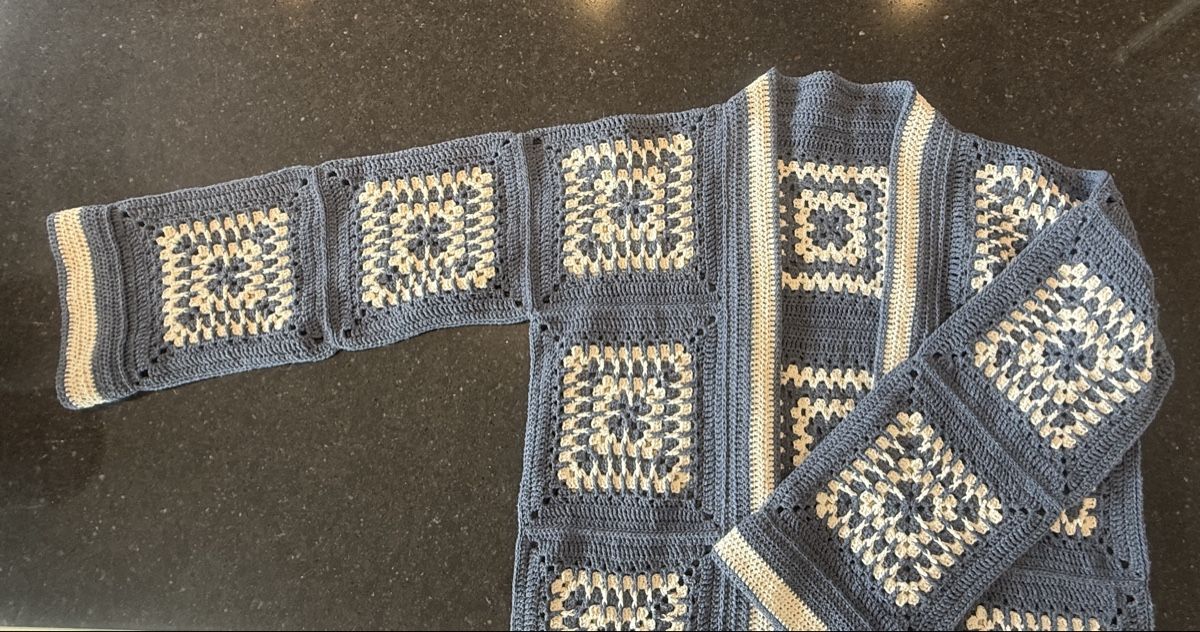 Giacche: Gehäkelte Granny Square Jacke, Cardigan – Nuovo (secondo la descrizione) da Adligenswil venduto da Esthee 2