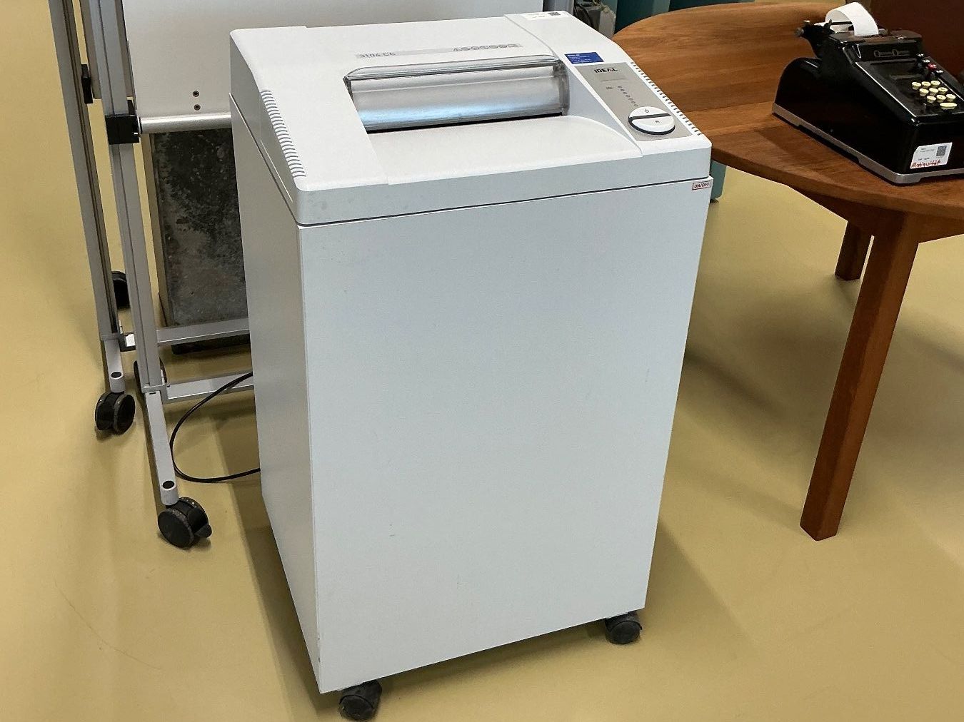 Aktenvernichter: Aktenvernichter IDEAL 3104 CC – Gebraucht aus Zug von Bauteile-Zug