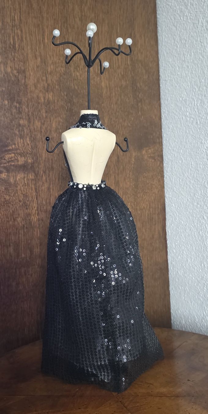 Portagioie: Modeschmuckständer im Ballkleid Design, neuwertig! – Nuovo (secondo la descrizione) da Rheinsulz venduto da Gilea 3