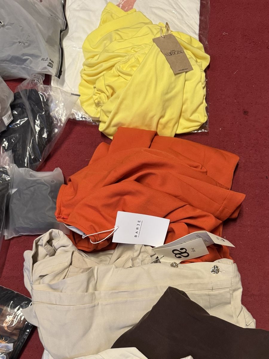 Kleiderpakete: Lot neu Kleider 41 stk.  – Neu (gemäss Beschreibung) aus Schlieren von Freundlich02 8