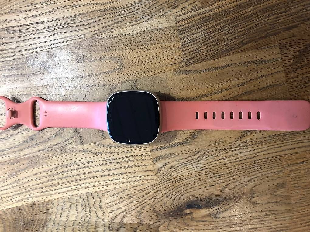 Smartwatch: Fitbit Versa 3 – Gebraucht aus Muri von lumpi014 2