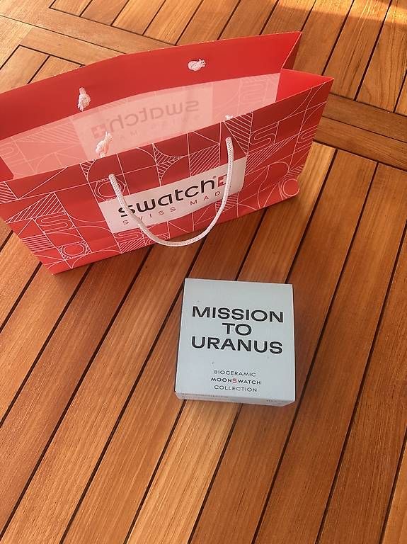 Swatch Uhren: Moonswatch Mission to Uranus – Gebraucht aus Bellmund von  1