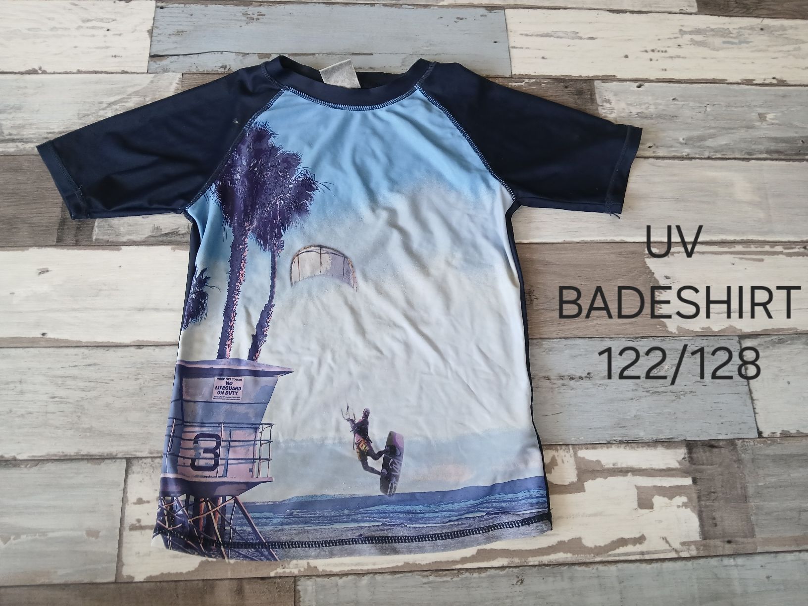 Costumi da bagno: 122 128 UV Badeshirt Surfer – Usato da Sevelen venduto da boutiquenounou
