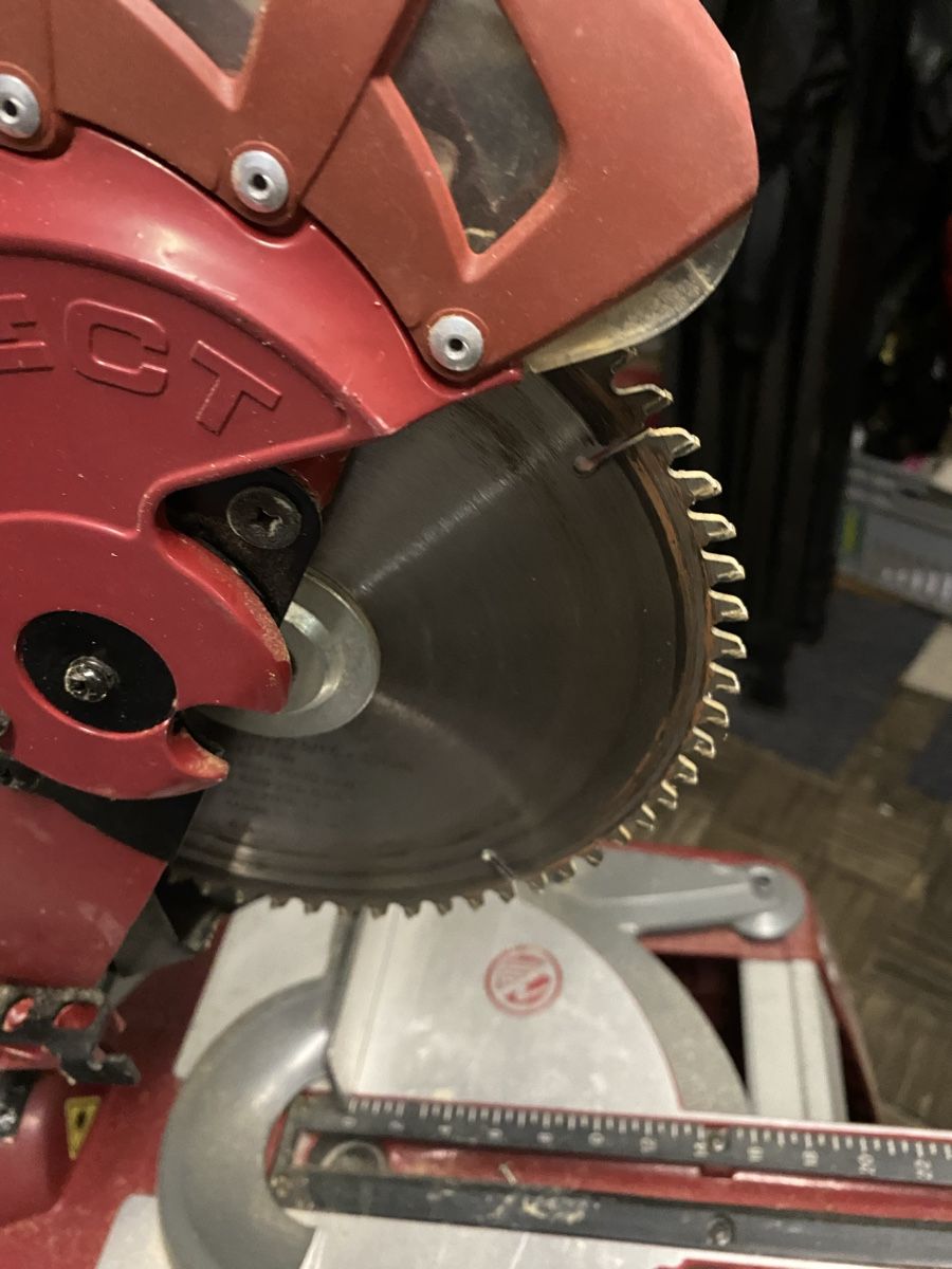 Einhell Tutte le macchine: Kappsäge Einhell RT-SM 305 L mit Untergestell gebraucht – Usato da Frauenfeld venduto da .BOO. 1