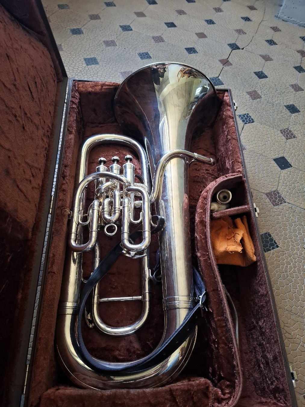 Besson Strumenti musicali: Euphonion im Koffer Besson Sovereign – Usato da Waldkirch venduto da Liaschle