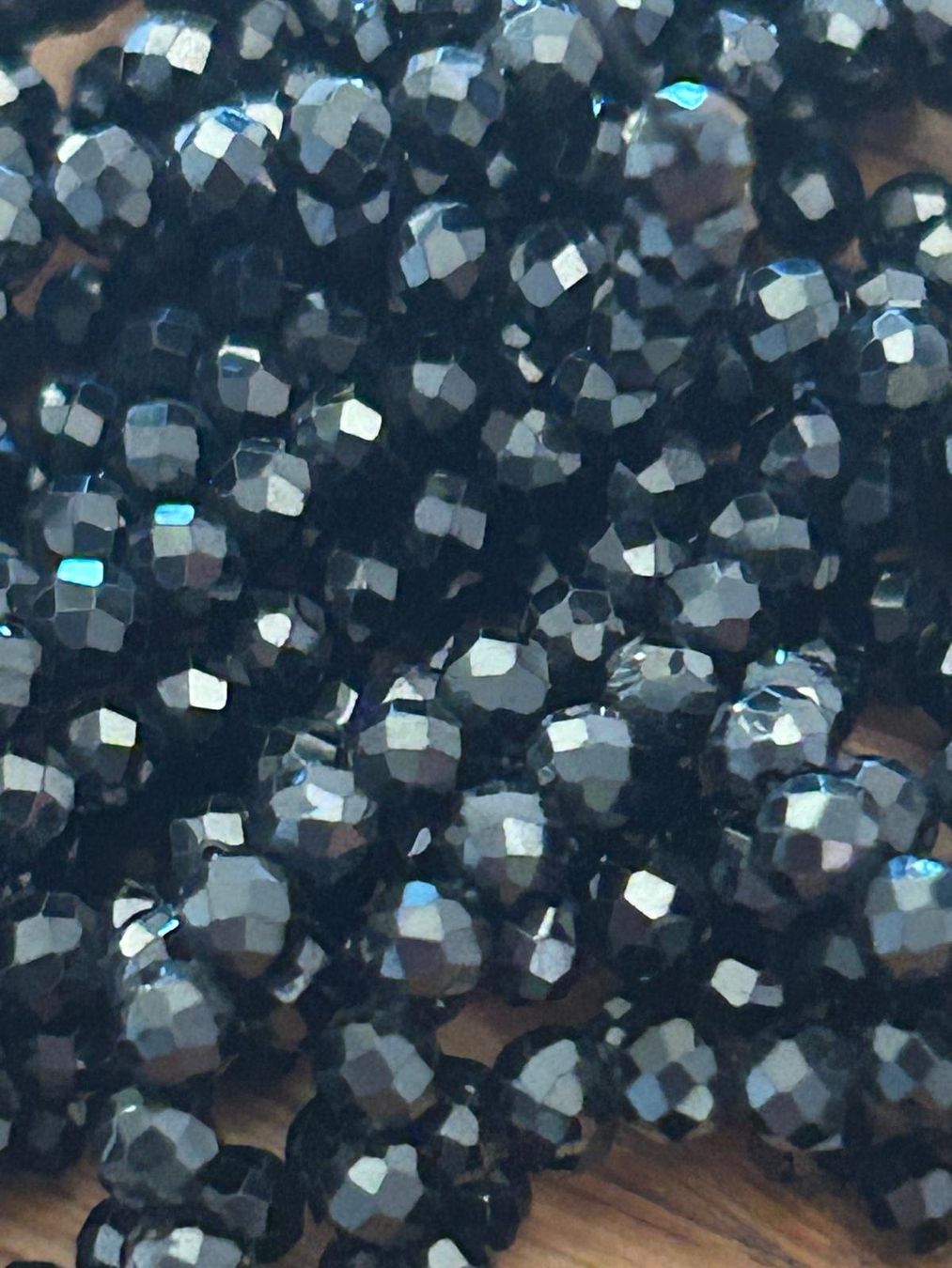 Pietre preziose: Strang echte facettierte Spinel Kugeln 2 mm – Nuovo e nell'imballaggio originale da Niederrohrdorf venduto da Ytobi