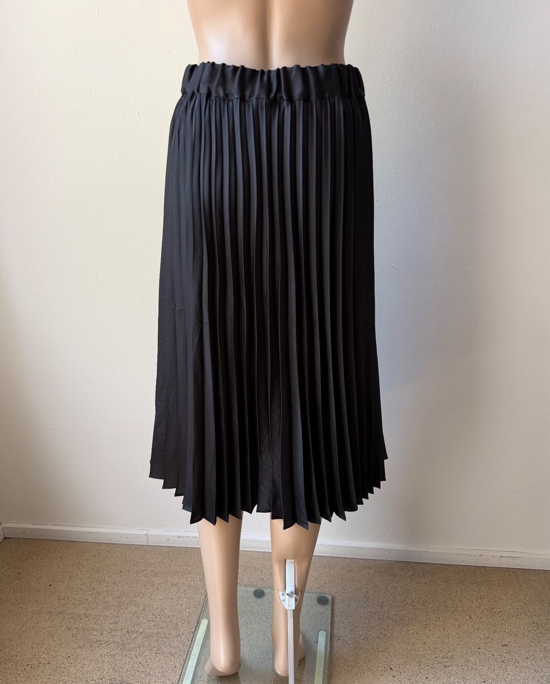 Gonne: P.A.R.O.S.H. Faltenrock 🖤 – Usato da Zürich venduto da ClosetQueen 3