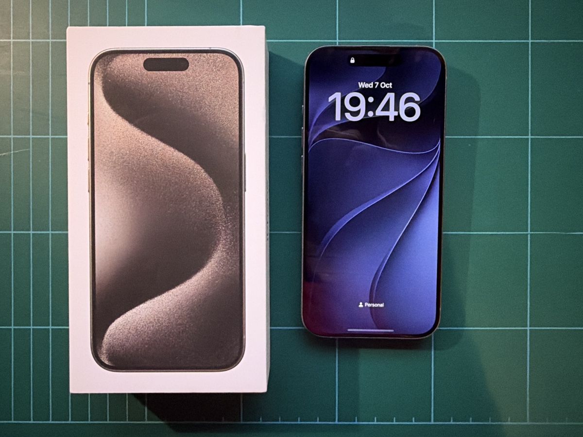 Apple Handys / Smartphones: iPhone 15 pro titanium 128gb – Gebraucht aus Apples von Xahhax