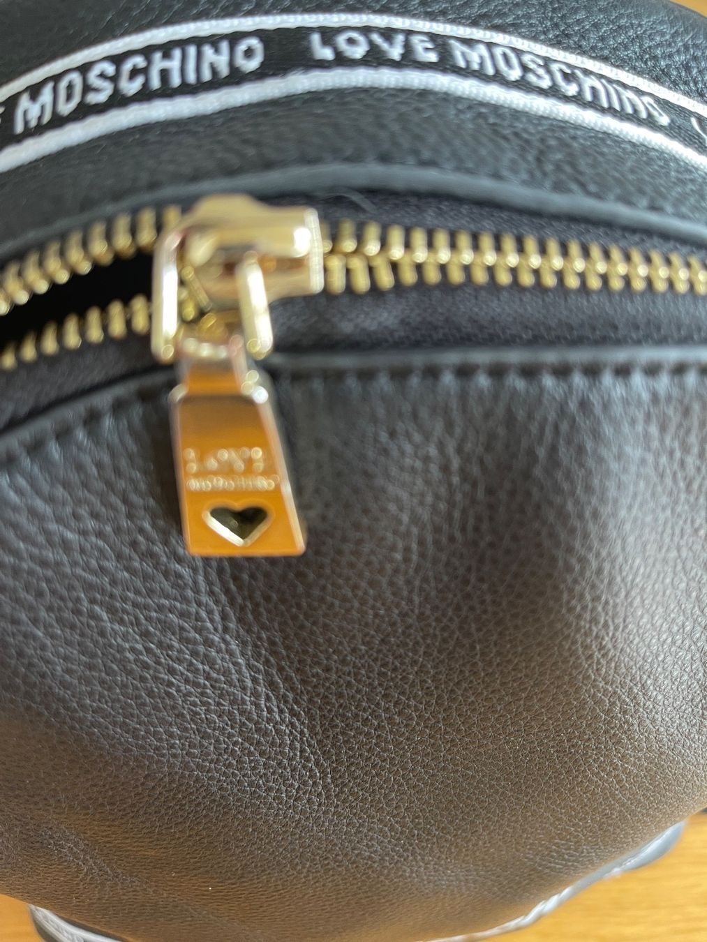 Moschino Zaini: Love Moschino Rucksack schwarz – Nuovo (secondo la descrizione) da Kreuzlingen venduto da shopaholicatheart_2 2