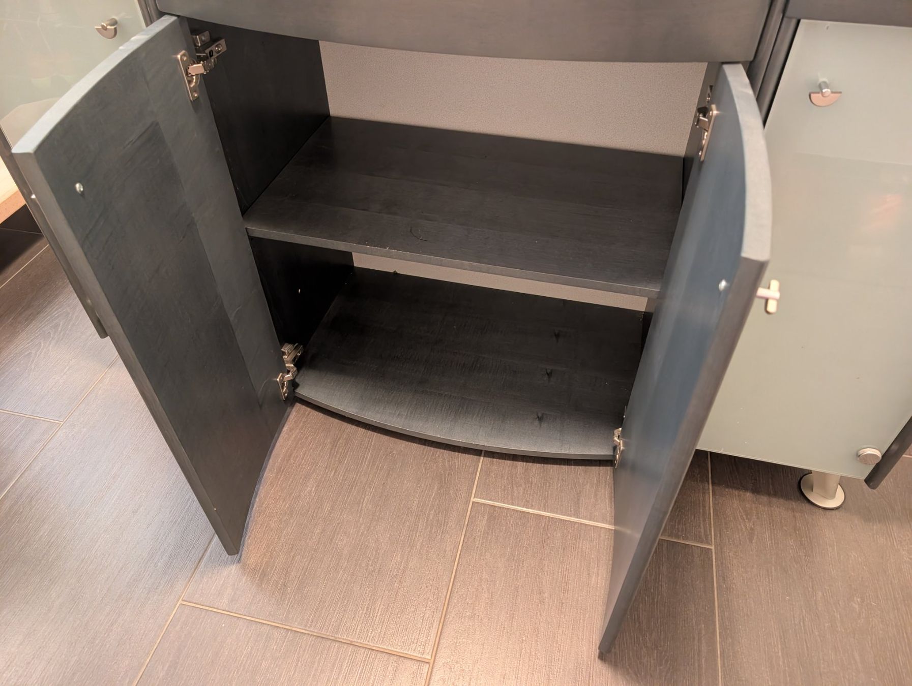 Commodes: Sideboard mit Milchglasaufsatz – D'occasion à Arboldswil par SF_Giants 2