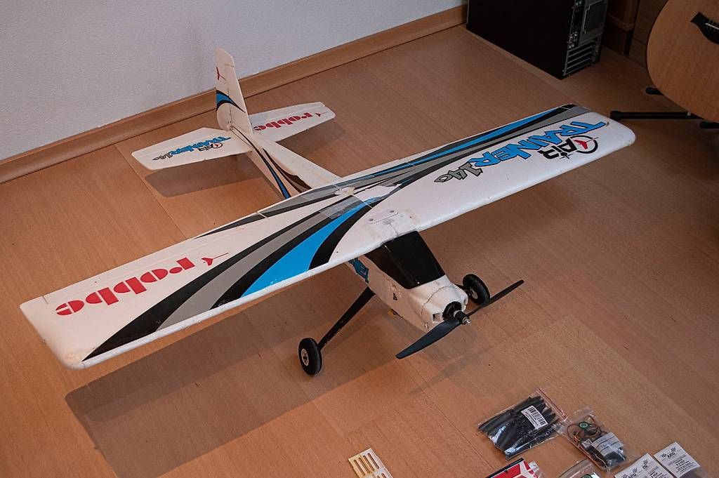Robbe Modellismo RC: Avion RC Robbe Air Trainer 140 + Pièces Rechange – Usato da Tatroz venduto da schnibee