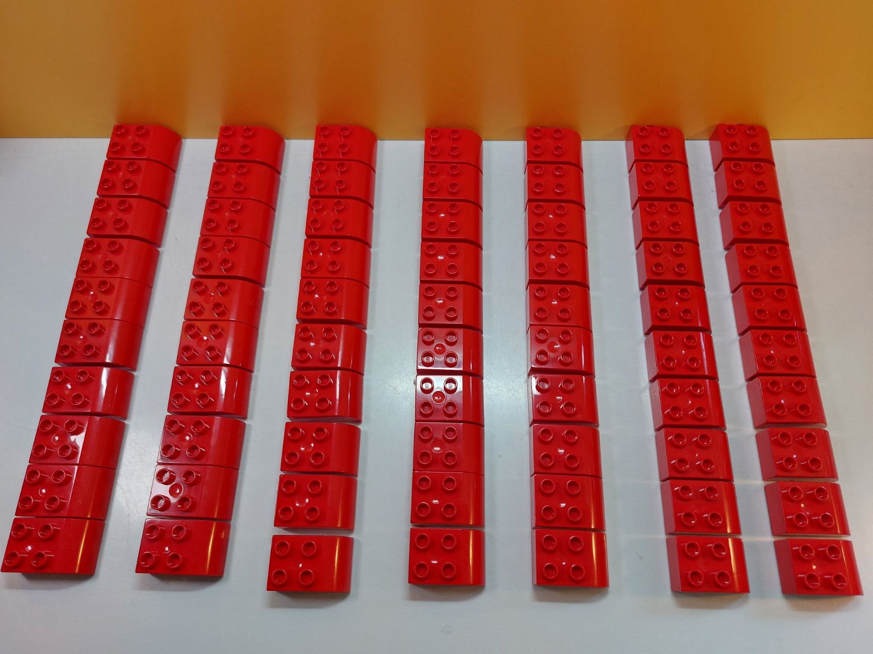 Lego Kit di costruzioni: LEGO DUPLO 70 rote Dachsteine / Bausteine – Usato da St.Gallen venduto da TinasBauundSpiel